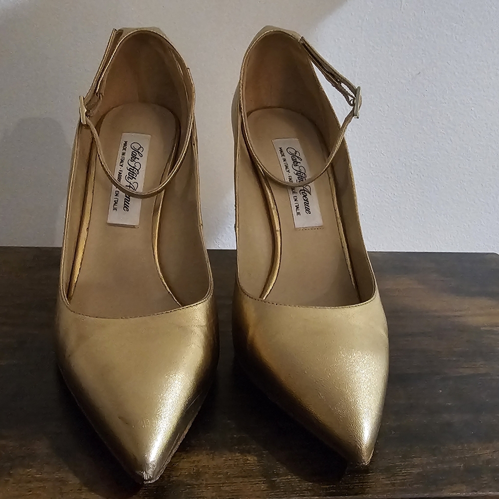 Saks Fifth Avenue, Size 7, Gold heels